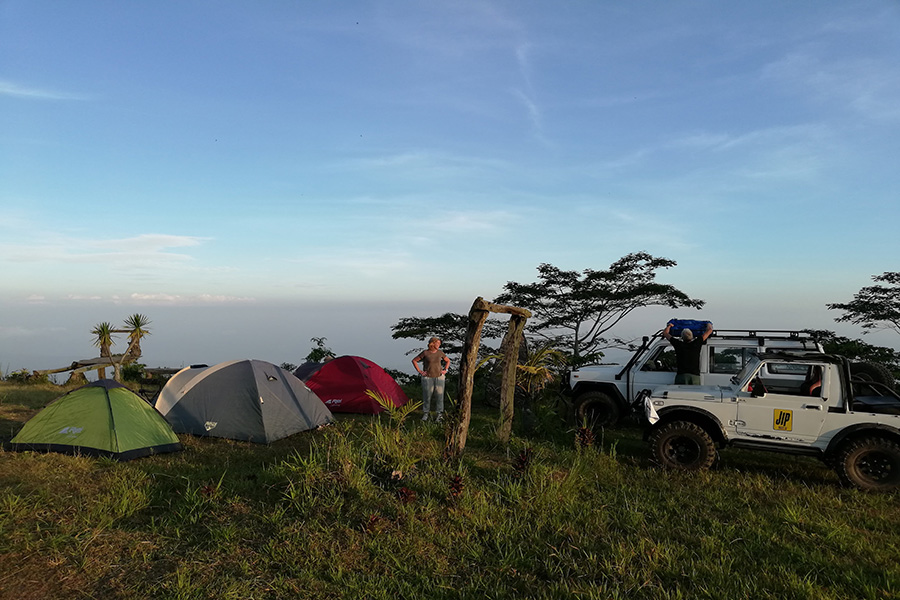 Overland Sibetan hill